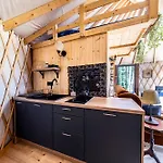 Jurta Pod Brzozami * Pogrodzie