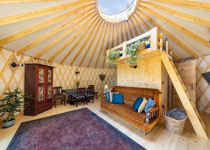 Jurta Pod Brzozami Pogrodzie