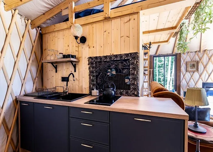 Jurta Pod Brzozami * Pogrodzie